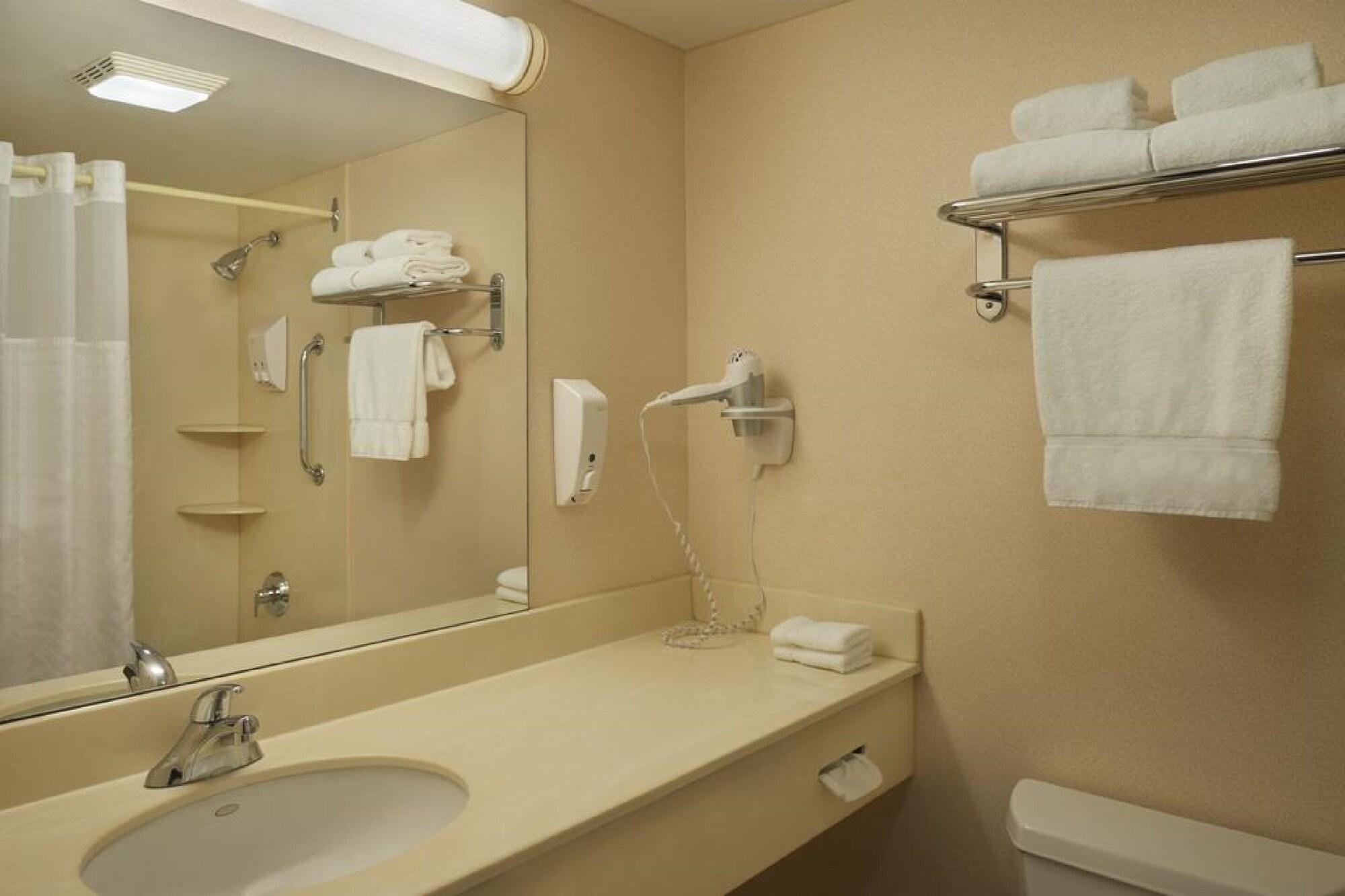 Hotel Carlingview Toronto Airport Mississauga Luaran gambar
